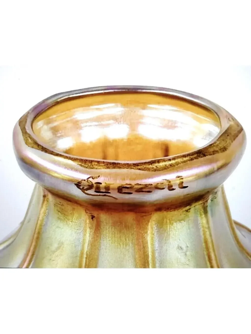 Vtg Quezal Aurene Squash blossom Shade